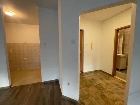 Rent, one bedroom apartment, 52m², Preko Morače, Podgorica - image 9