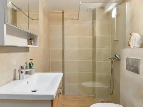 Izdavanje, stan, 50m², Tivat, Crna Gora - image 6