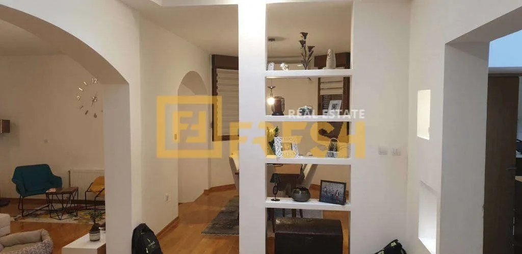 Rent, house, 300m², Vranići, Podgorica