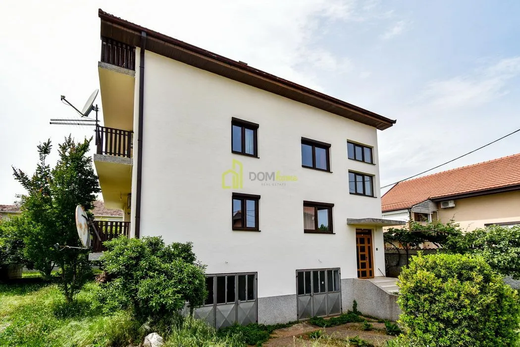 Sale, house, 370m², Tološi, Podgorica