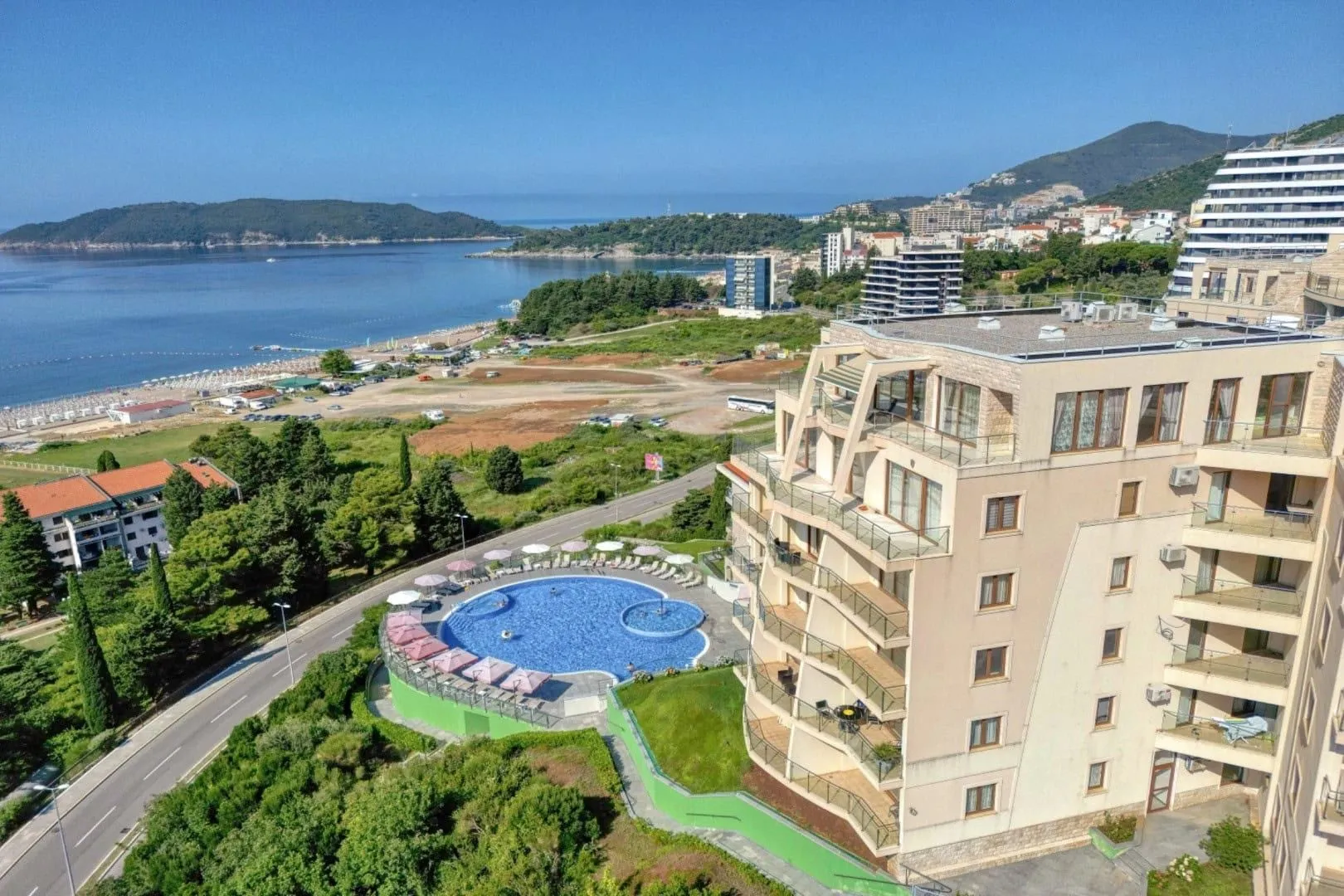 Sale, four bedroom apartment, 199m², Bečići, Budva