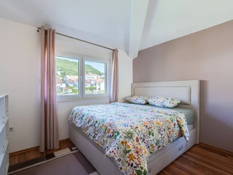 Rent, three bedroom apartment, 130m², Kalimanj, Tivat - image 7
