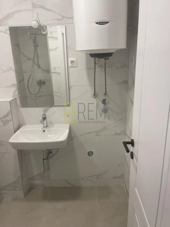 Prodaja, jednosoban stan, 45m², Stari Aerodrom, Podgorica