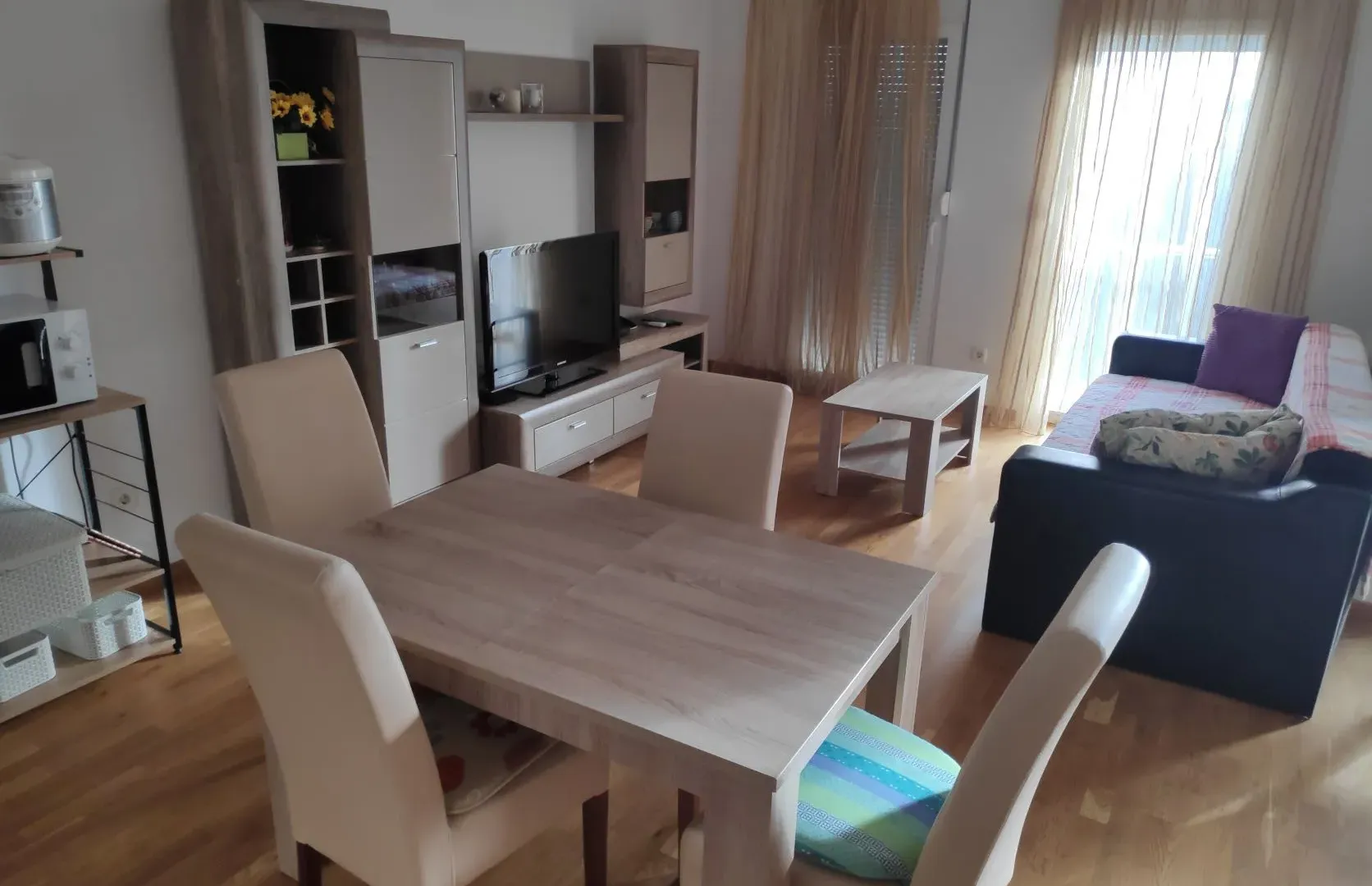 Izdavanje, trosoban stan, 95m², Zagorič, Podgorica