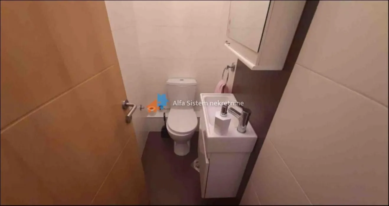 Izdavanje, četvorosoban stan, 96m², Vračar Sve Podlokacije, Beograd