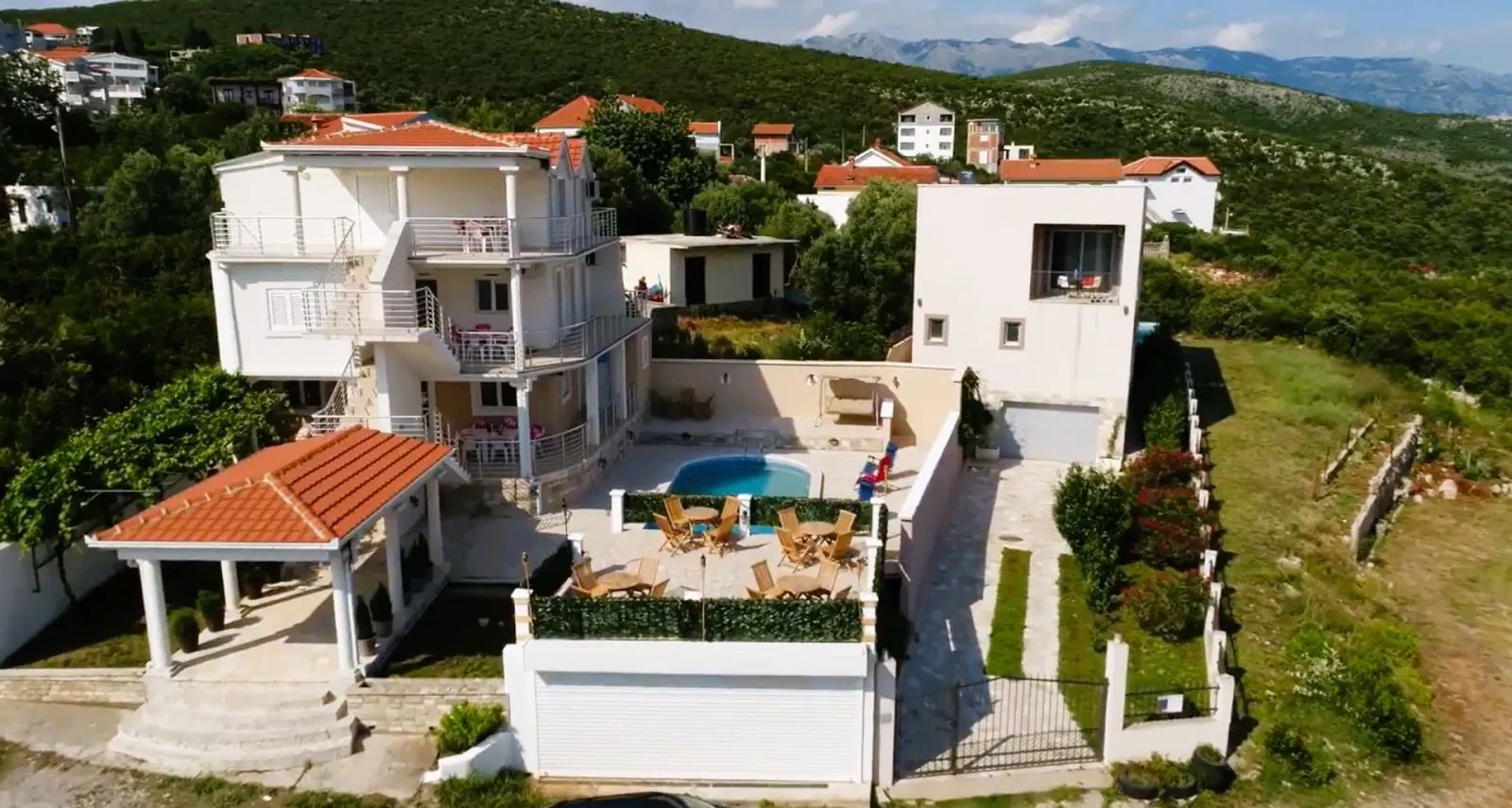 Izdavanje, kuća, 382m², Krimovica, Kotor