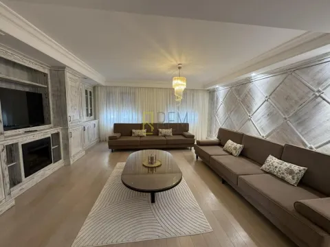 Izdavanje, trosoban stan, 263m², Gorica C, Podgorica - image 9