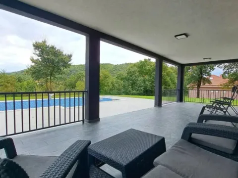 Izdavanje, kuća, 160m², Pričelje, Podgorica - image 9