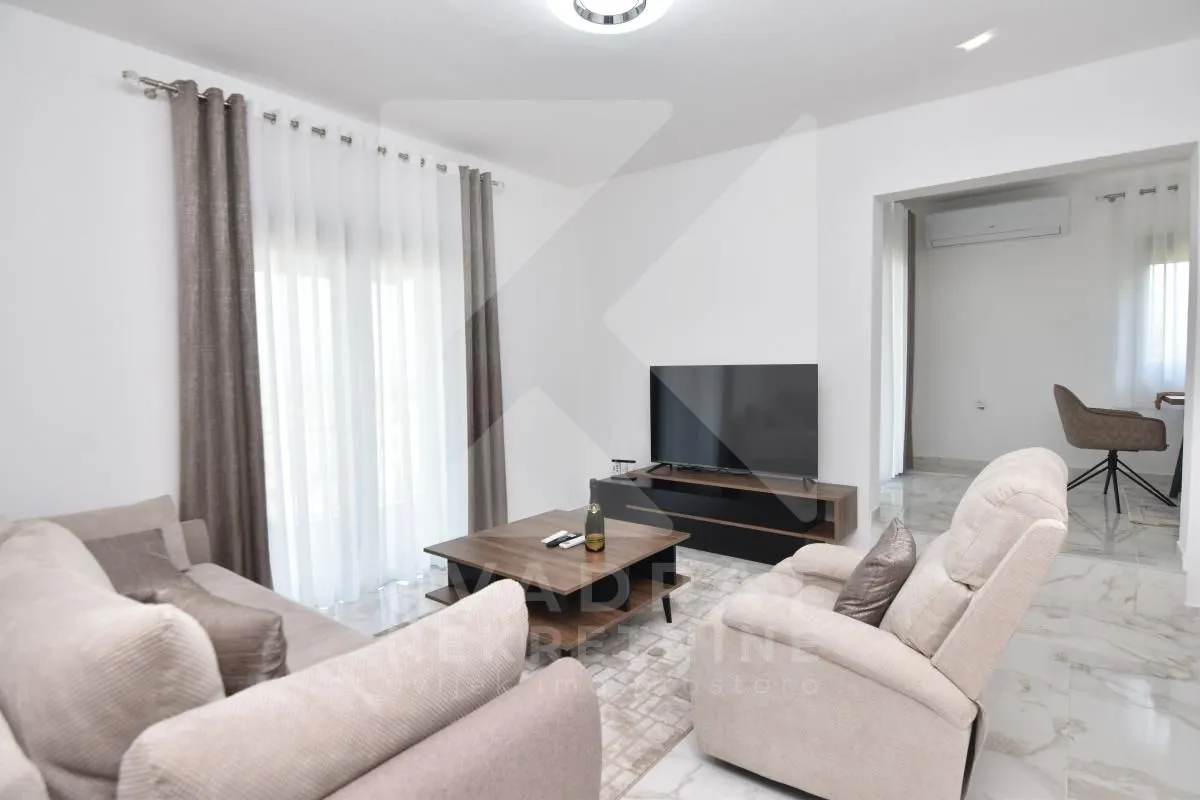 Izdavanje, kuća, 130m², Zlatica, Podgorica