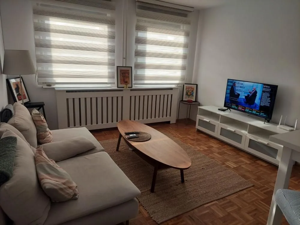 Izdavanje, jednosoban stan, 45m², Savski Venac, Beograd