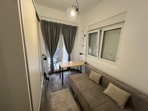 Izdavanje, dvosoban stan, 56m², Tivat, Crna Gora - image 1