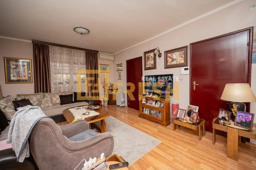 Prodaja, kuća, 140m², Pobrežje, Podgorica