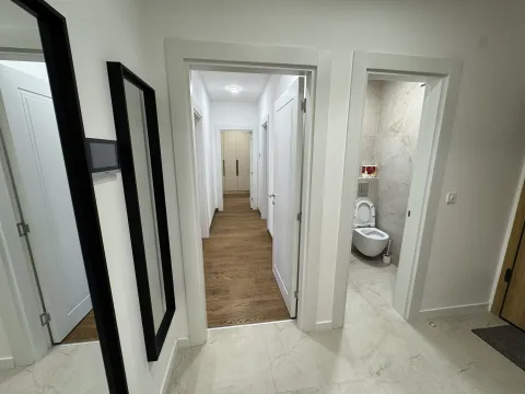 Izdavanje, trosoban stan, 96m², Tološka šuma, Podgorica - image 6