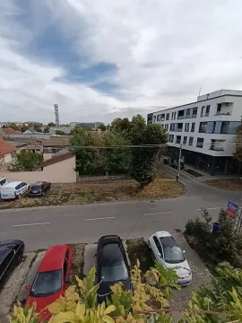 Pogled sa terase na ulicu i okolne zgrade. - image 28