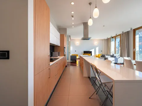 Rent, three bedroom apartment, 204m², Kod Capital Plaze, Podgorica - image 8