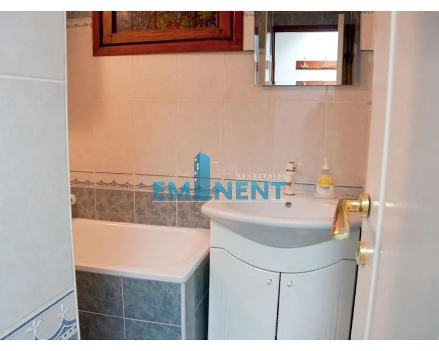 Izdavanje, trosoban stan, 75m², Čubura, Beograd