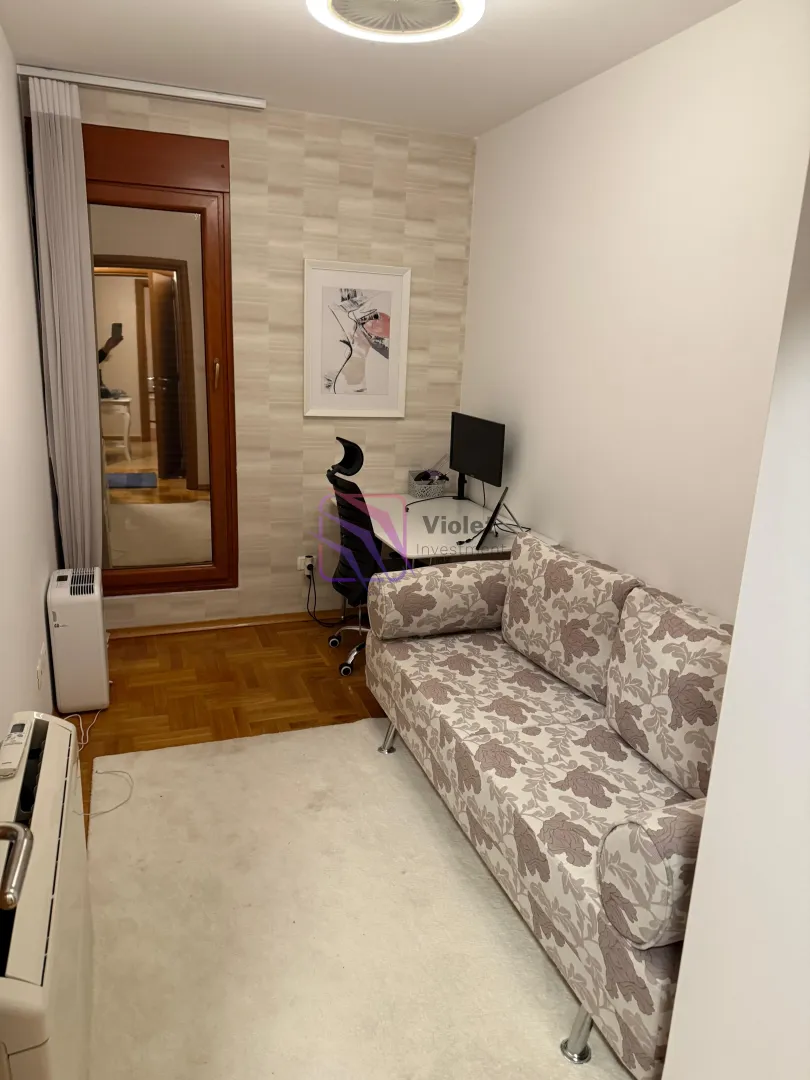 Izdavanje, dvosoban stan, 69m², Pobrežje, Podgorica
