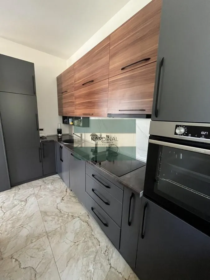 Prodaja, stan, 150m², Sremska Kamenica, Petrovaradin