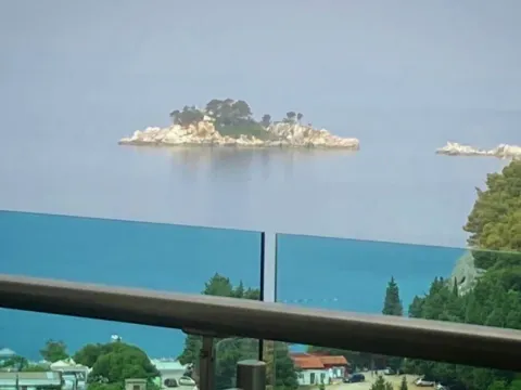 Sale, two bedroom apartment, 62m², Petrovac, Budva - image 2