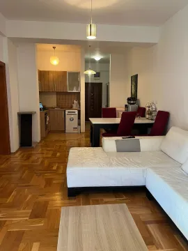 Living room with dining area and open passage to the kitchen. - image 2