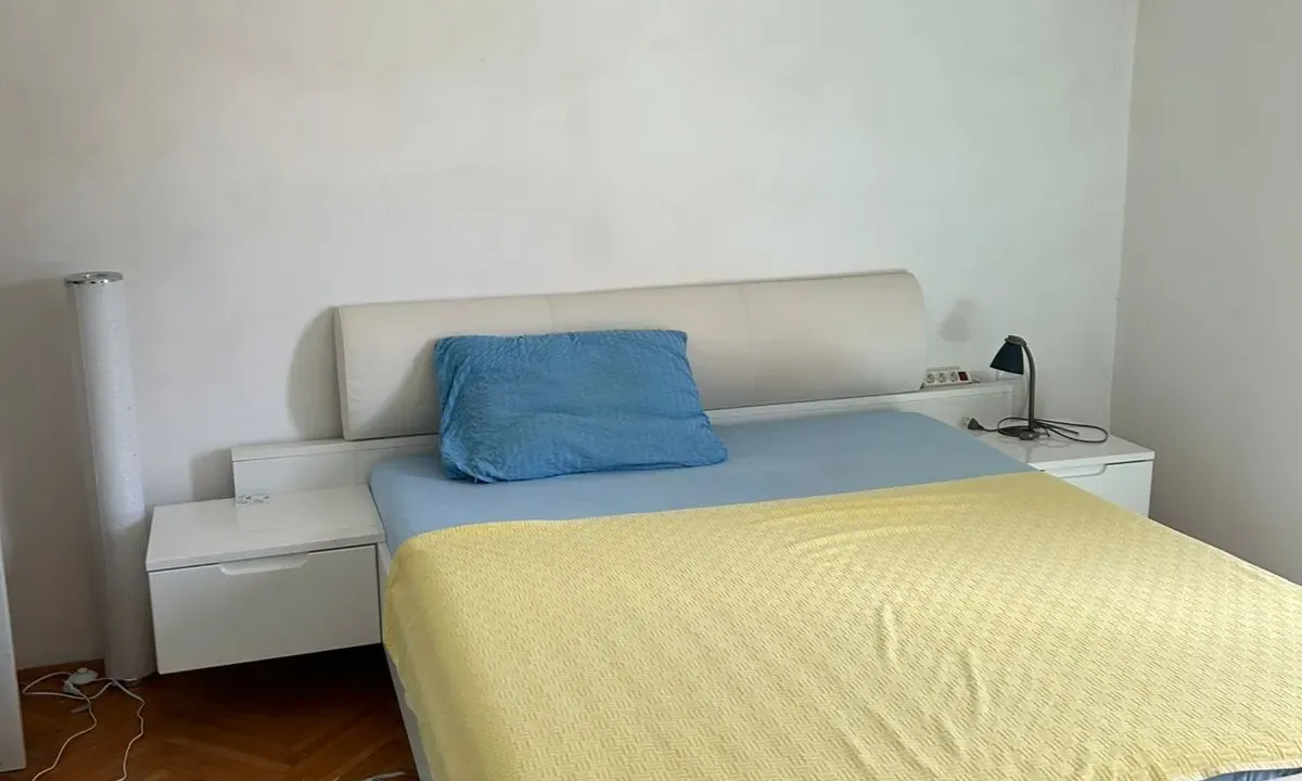 Izdavanje, trosoban stan, 120m², Tivat, Crna Gora