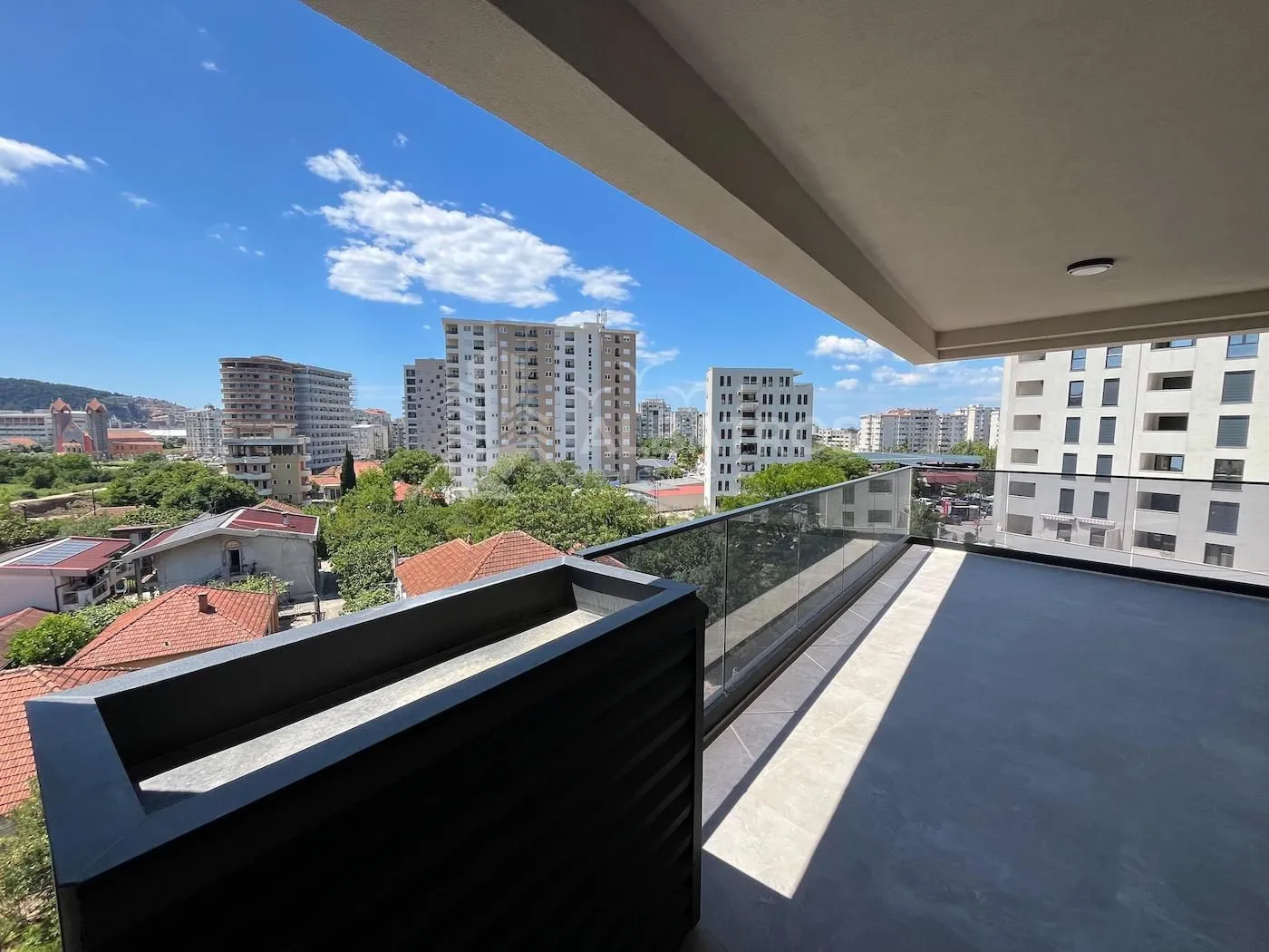 Izdavanje, dvosoban stan, 95m², Bar, Crna Gora