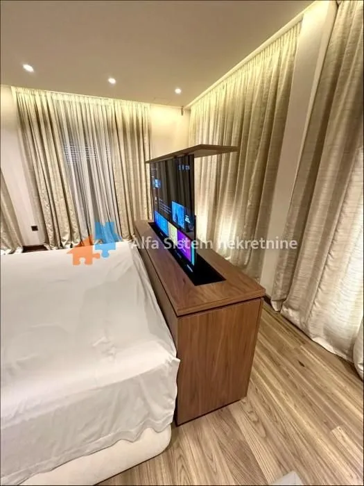 Rent, apartment, 350m², Južni Bulevar, Vračar Sve Podlokacije