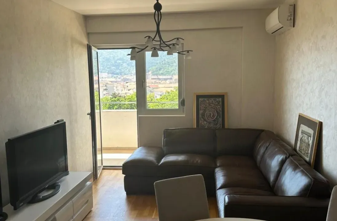Izdavanje, jednosoban stan, 51m², Lazi, Budva
