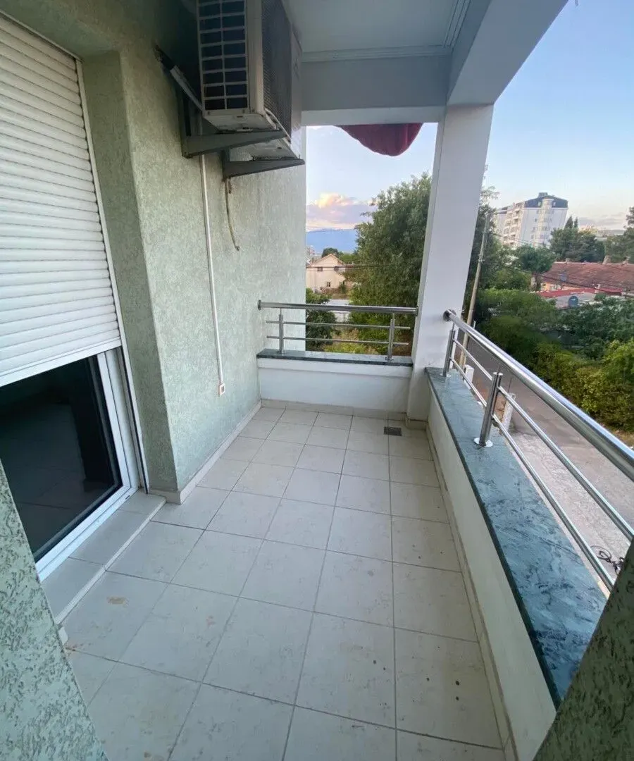Izdavanje, dvosoban stan, 69m², Ljubović, Podgorica