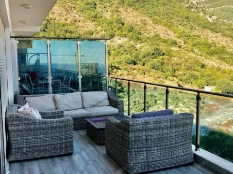 Sale, three bedroom apartment, 120m², Bečići, Budva - image 2