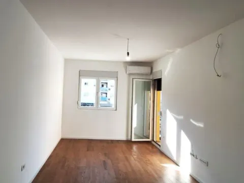 Rent, office space, 45m², Pobrežje, Podgorica - image 6