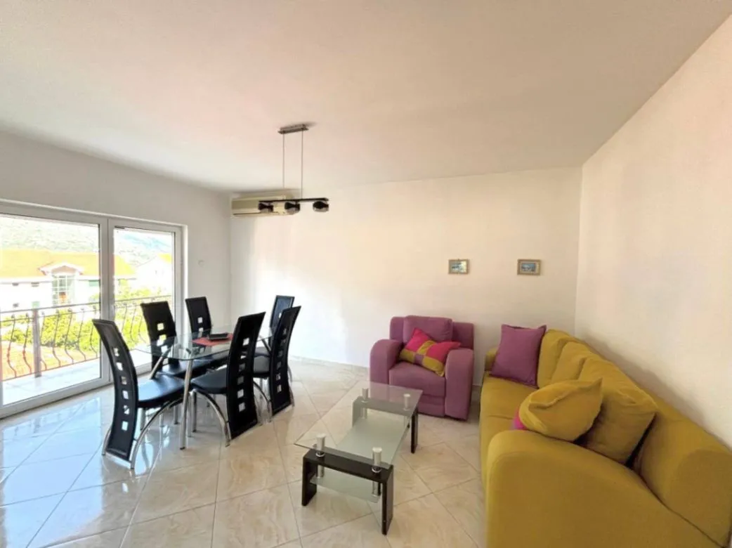 Prodaja, četvorosoban stan, 73m², Dobrota, Kotor