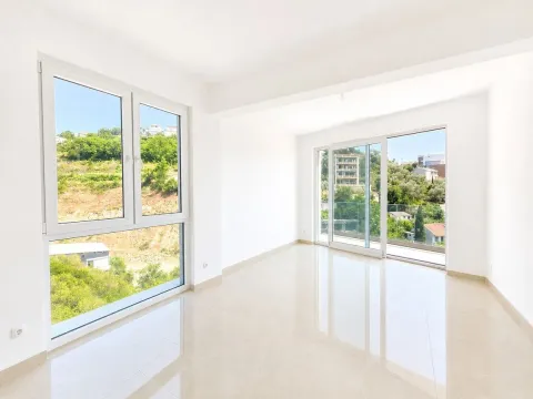 Sale, one bedroom apartment, 56m², Ulcinj, Crna Gora - image 1