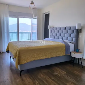 Modern bedroom with a double bed and a sea view. - image 7