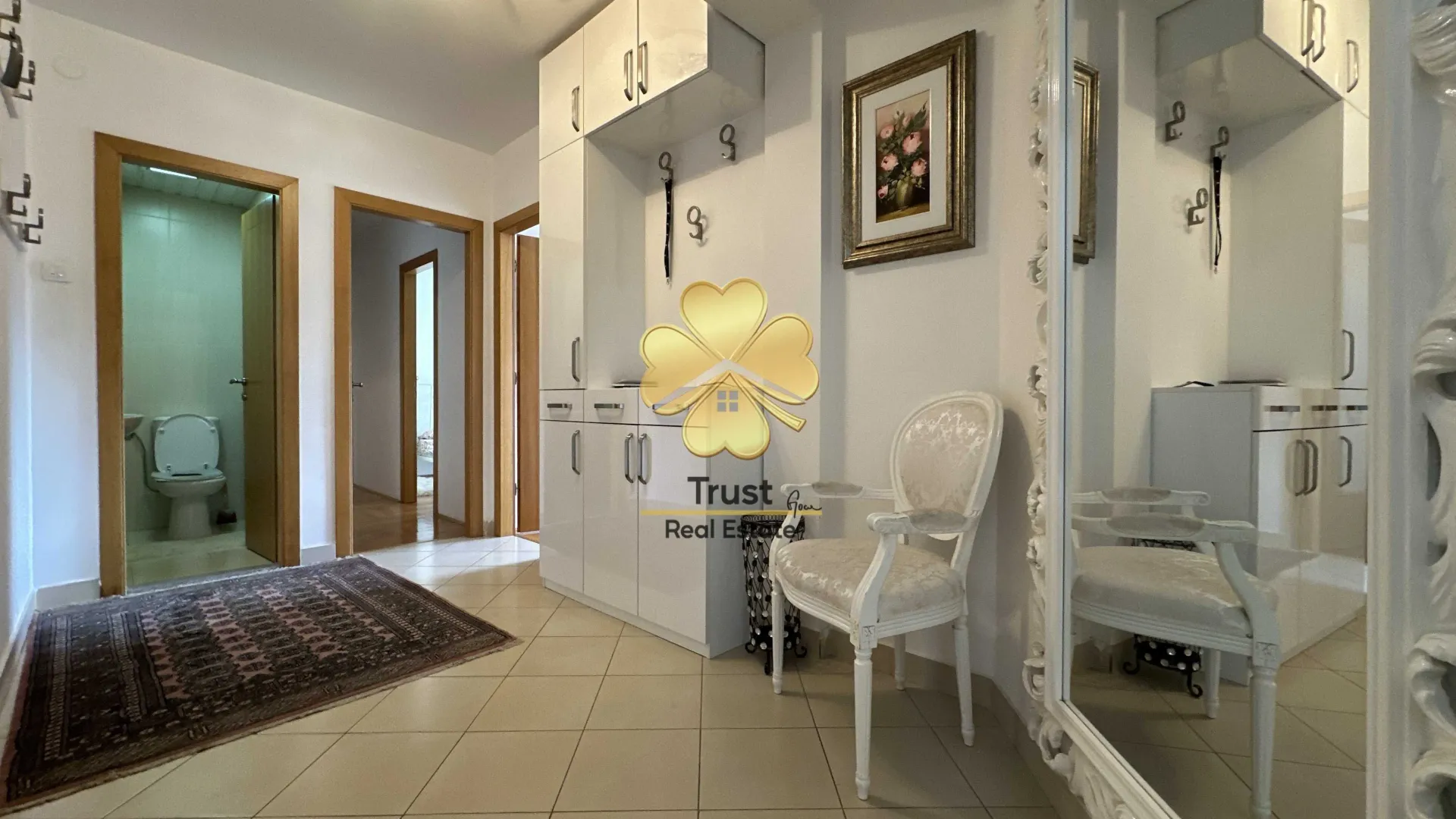 Izdavanje, trosoban stan, 100m², Blok 9, Podgorica