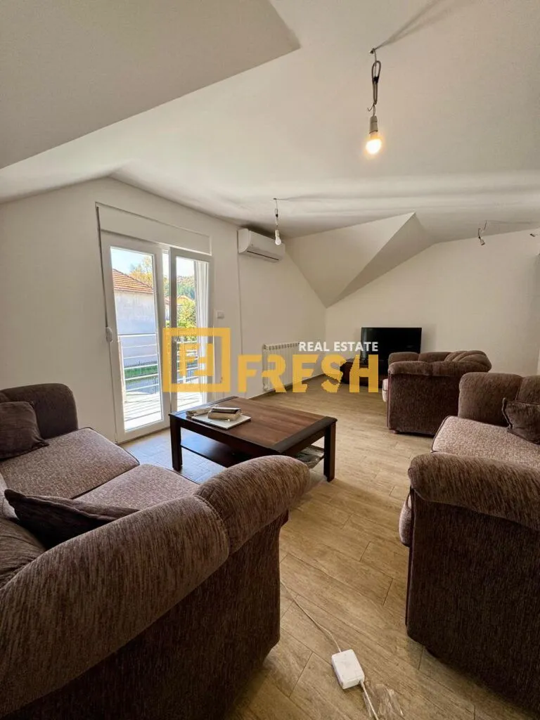 Izdavanje, dvosoban stan, 79m², Cetinje, Crna Gora