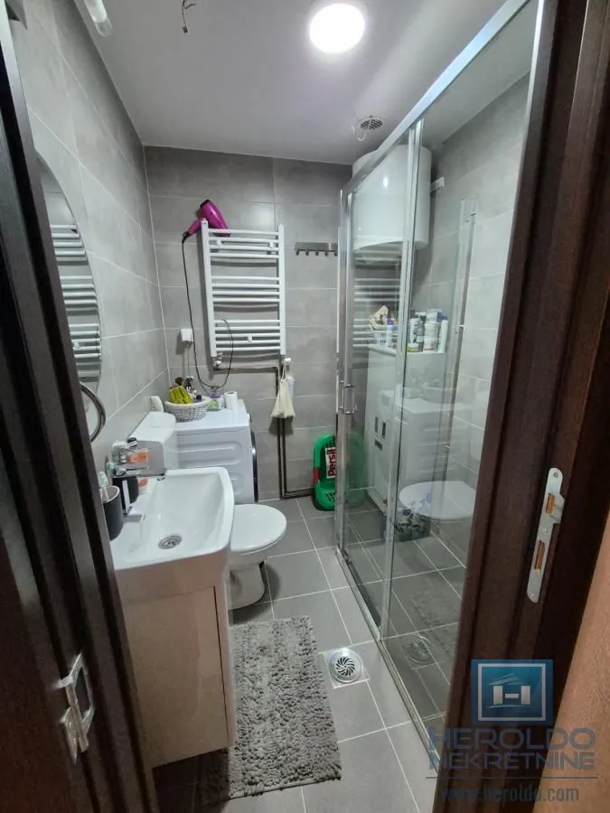 Prodaja, trosoban stan, 93m², Ćuprija, Srbija