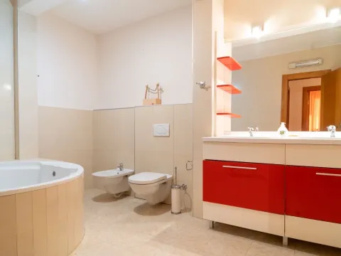 Izdavanje, trosoban stan, 118m², Momišići, Podgorica - image 12