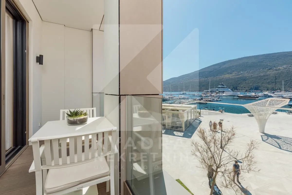 Prodaja, jednosoban stan, 79m², Portonovi, Herceg Novi
