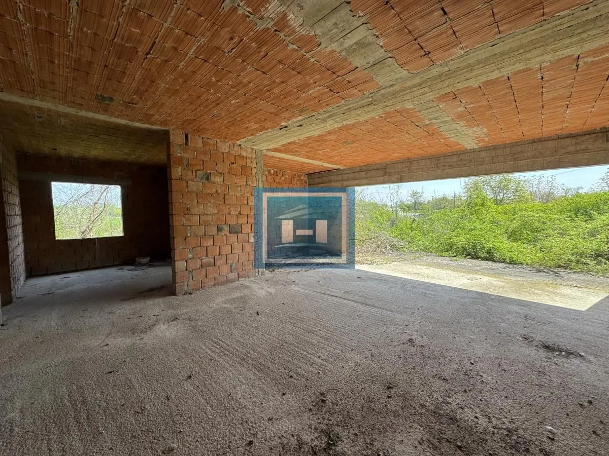 Prodaja, kuća, 685m², Moravski park, Ćuprija