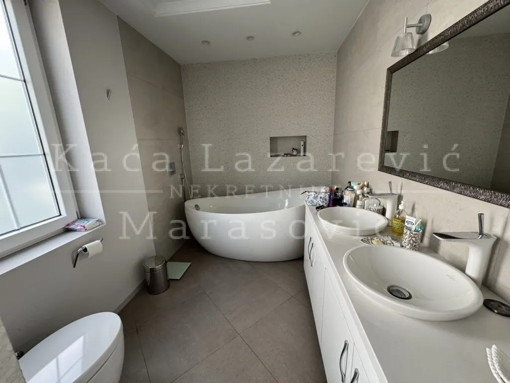 Sale, house, 275m², Crveni Krst, Beograd