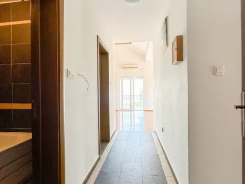 Izdavanje, trosoban stan, 137m², Stari Aerodrom, Podgorica - image 11