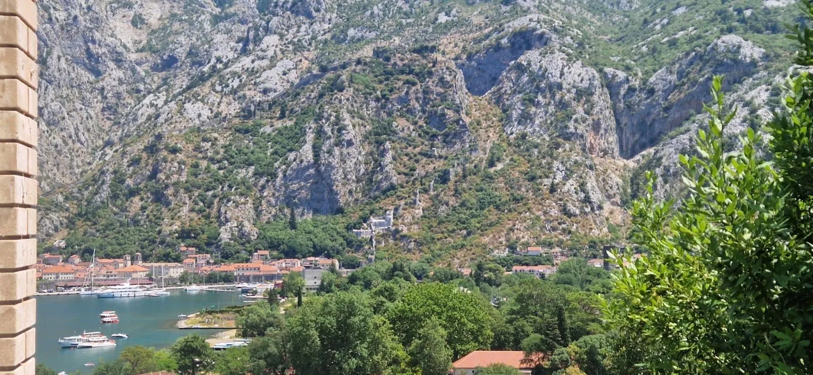 Izdavanje, dvosoban stan, 115m², Škaljari, Kotor