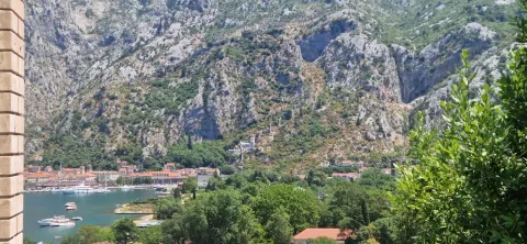 Izdavanje, dvosoban stan, 115m², Škaljari, Kotor - image 18