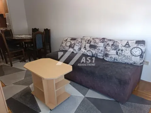 Stan in Adamovićevo Naselje