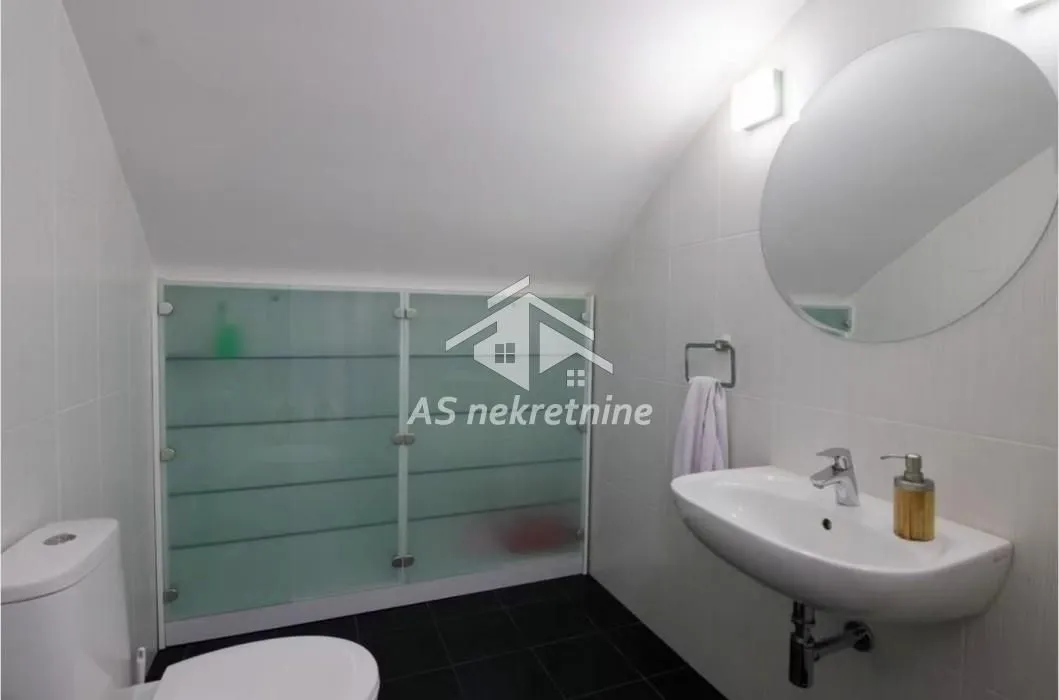 Izdavanje, stan, 160m², Crveni Krst, Beograd