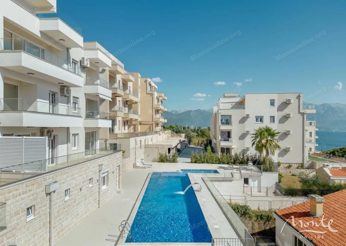 Prodaja, dvosoban stan, 138m², Baošići, Herceg Novi