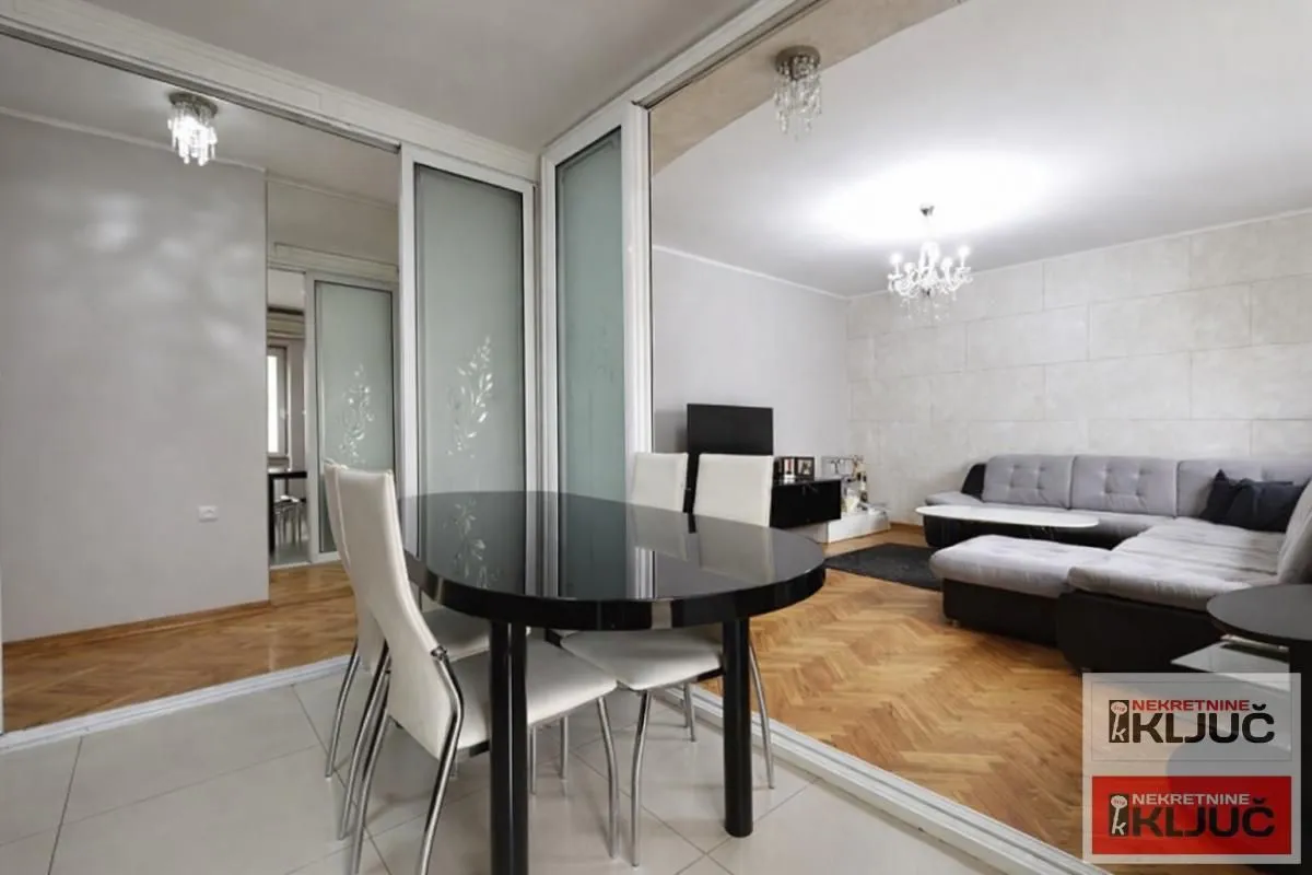 Prodaja, trosoban stan, 78m², Centar, Novi Sad