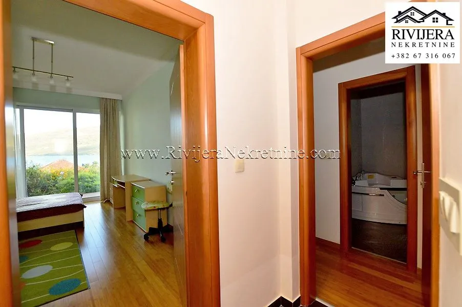 Prodaja, četvorosoban stan, 107m², Đenovići, Herceg Novi