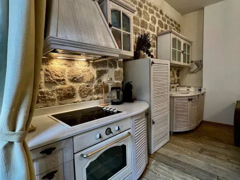 Izdavanje, jednosoban stan, 60m², Stari Grad Kotor, Kotor - image 4